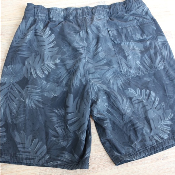 H&M men’s swim shorts - Picture 2 of 3